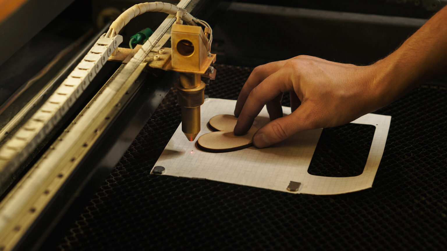 Proper Techniques for Laser Cutting Carbon Fiber TypeLaser